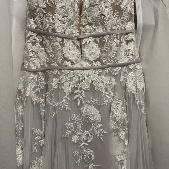 Elegant White Lace Evening Gown - Picture 13 of 13